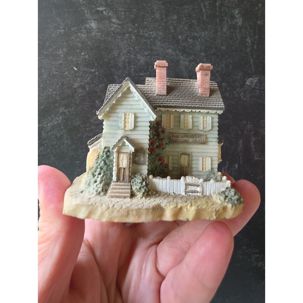 1993 The Americana Collection Mrs. Applegate's Boarding House  # AH24